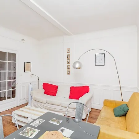 Nice Bright Apt In A Quiet Area In דירה