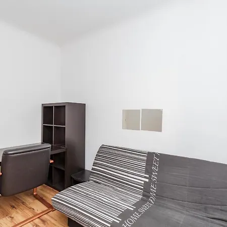 Nice Bright Apt In A Quiet Area In