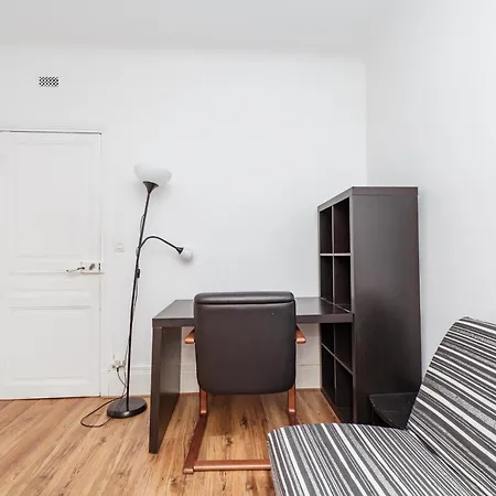 Nice Bright Apt In A Quiet Area In Apartment *