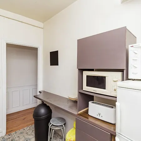 Apartment Nice Bright Apt In A Quiet Area In