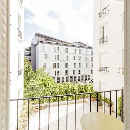Nice Bright Apt In A Quiet Area In Apartment
